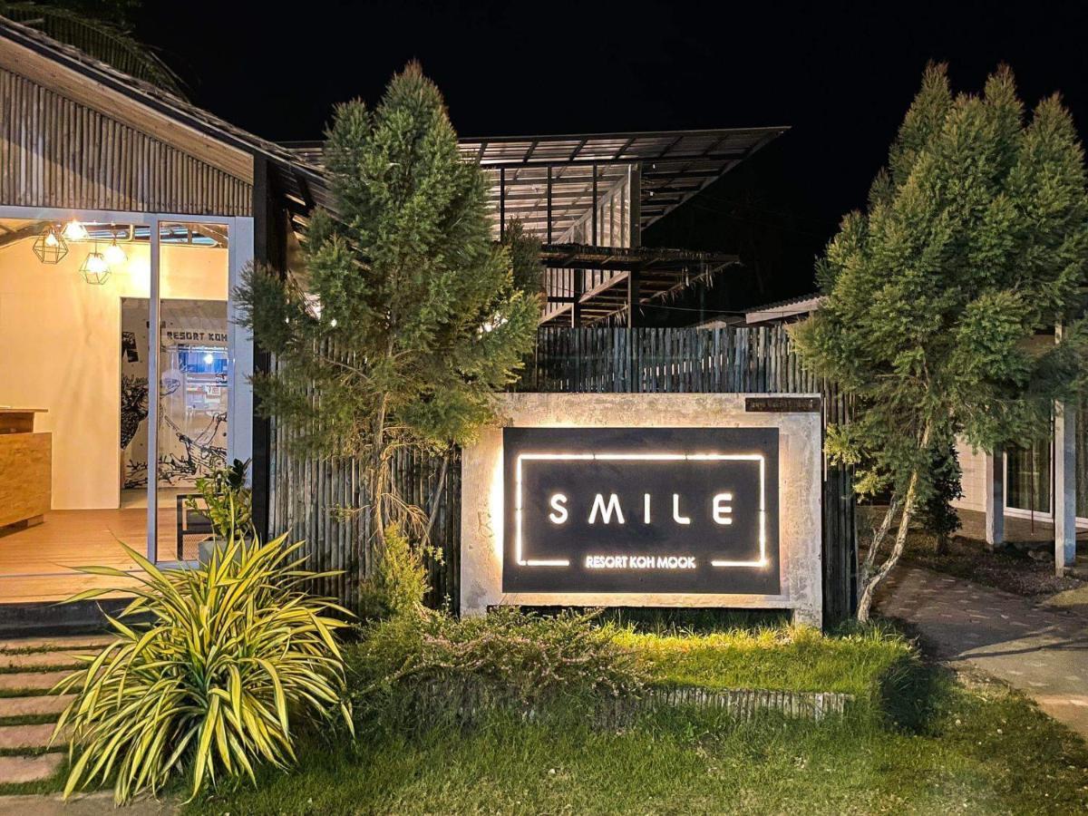 Smile Resort Ko Mook Eksteriør bilde