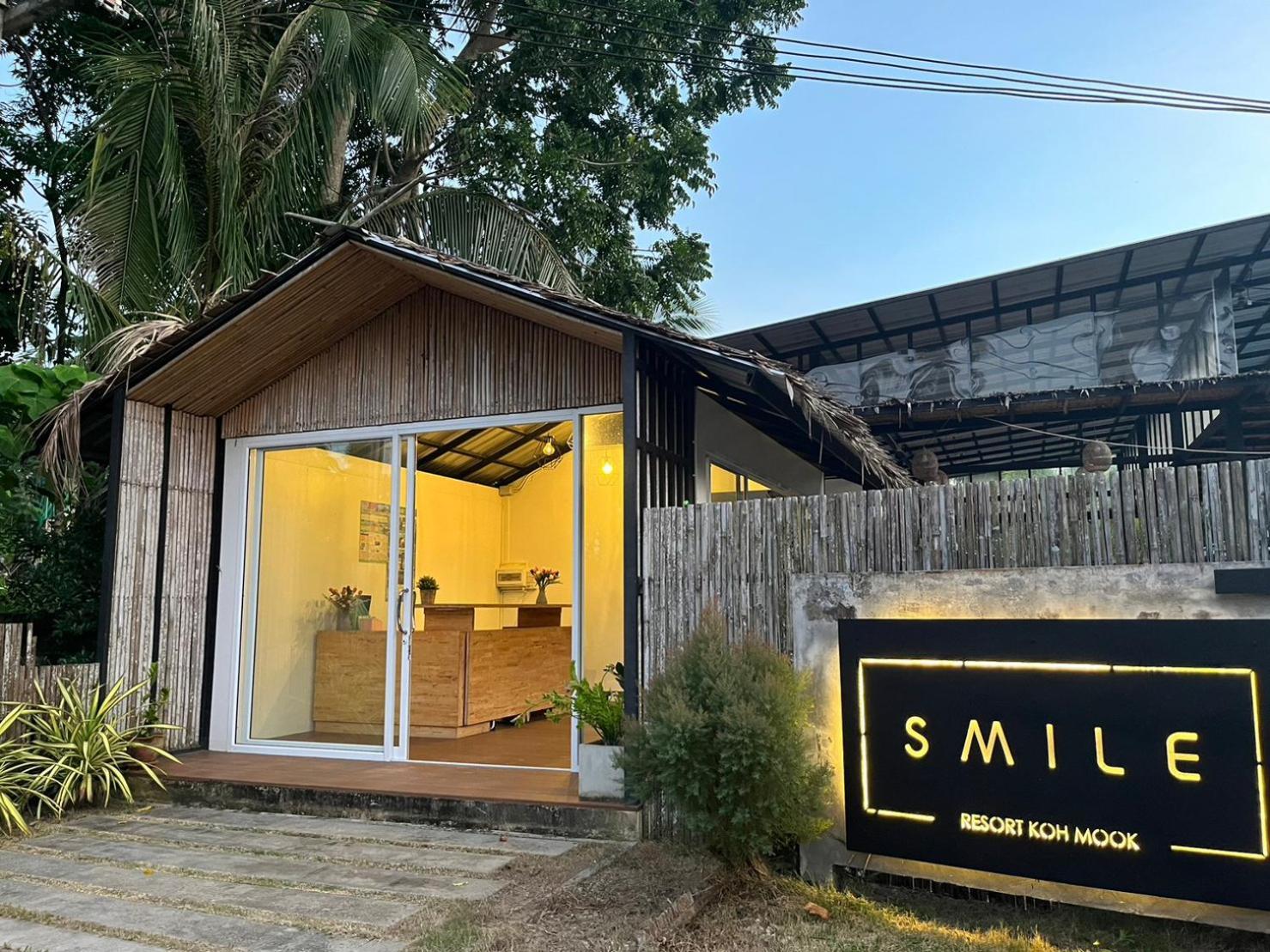 Smile Resort Ko Mook Eksteriør bilde